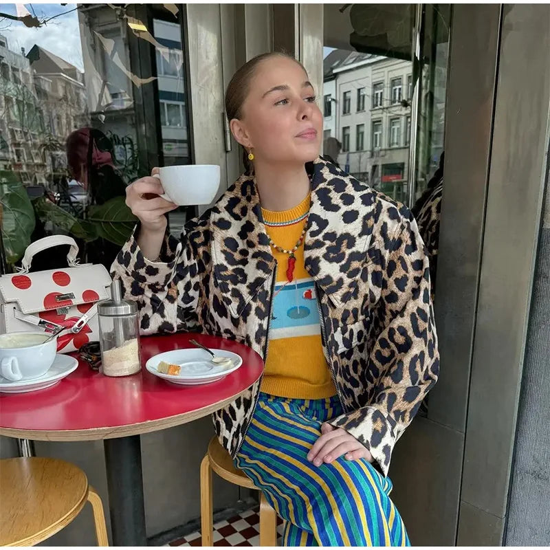 Crop Jacke mit langen Ärmeln und Leopardenmuster