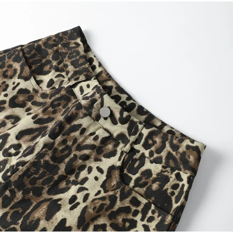 Jeansshorts mit Leopardenmuster