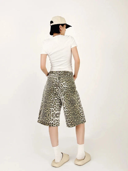 Gerade Streetwear-Shorts mit hoher Taille und Jeans in Leopardenmuster