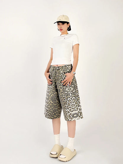 Gerade Streetwear-Shorts mit hoher Taille und Jeans in Leopardenmuster