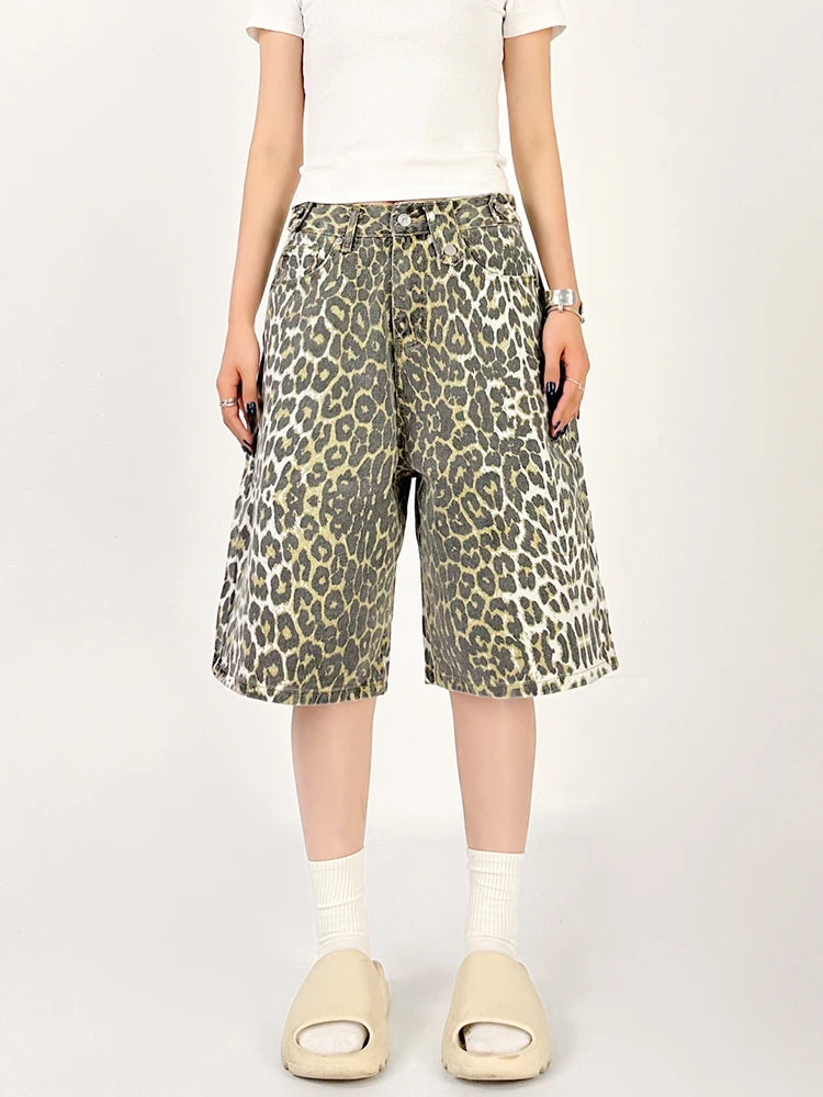 Gerade Streetwear-Shorts mit hoher Taille und Jeans in Leopardenmuster