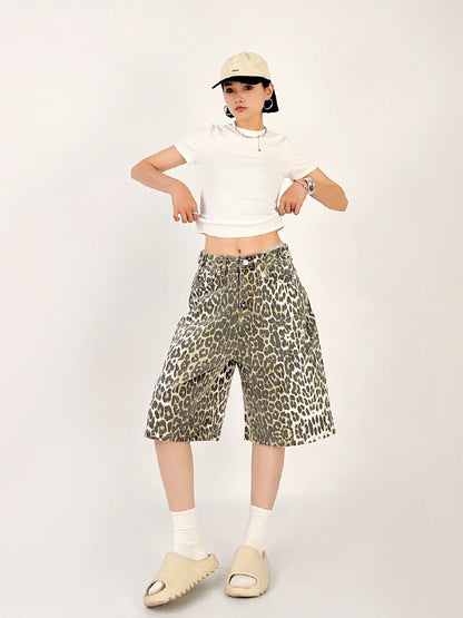 Gerade Streetwear-Shorts mit hoher Taille und Jeans in Leopardenmuster