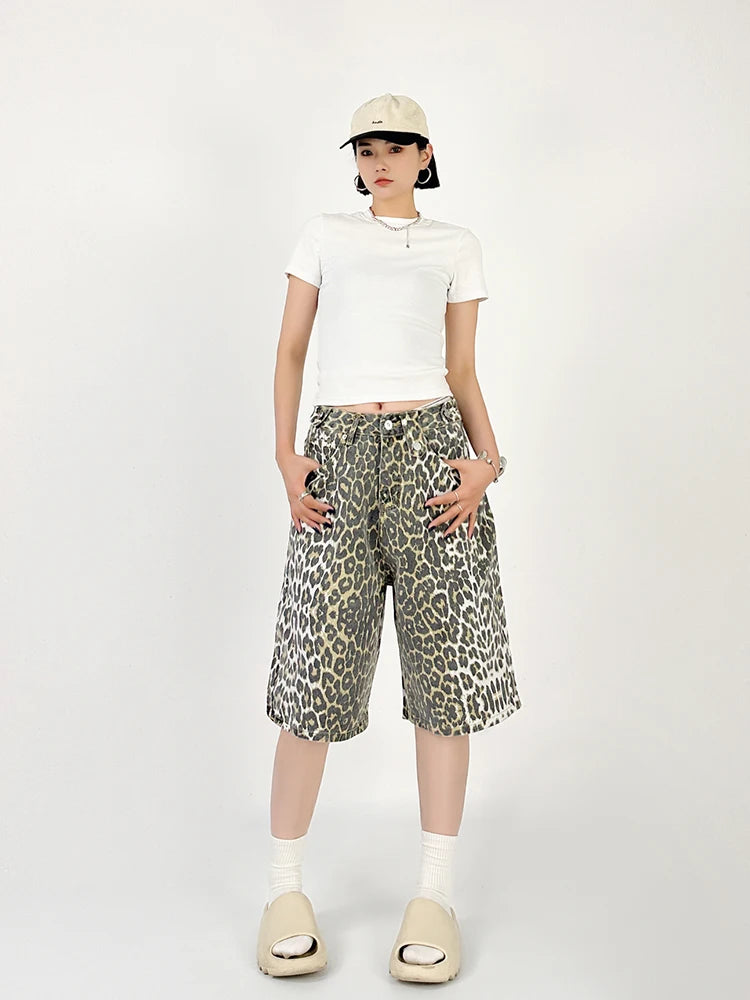 Gerade Streetwear-Shorts mit hoher Taille und Jeans in Leopardenmuster