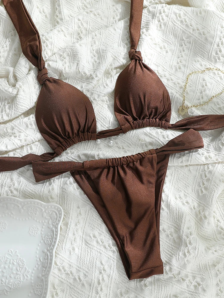 Brasilianischer Push-Up-Bikini mit Triangel-Design zum Binden